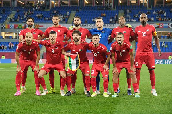 巴勒斯坦球员团结一心，力挫对手取胜