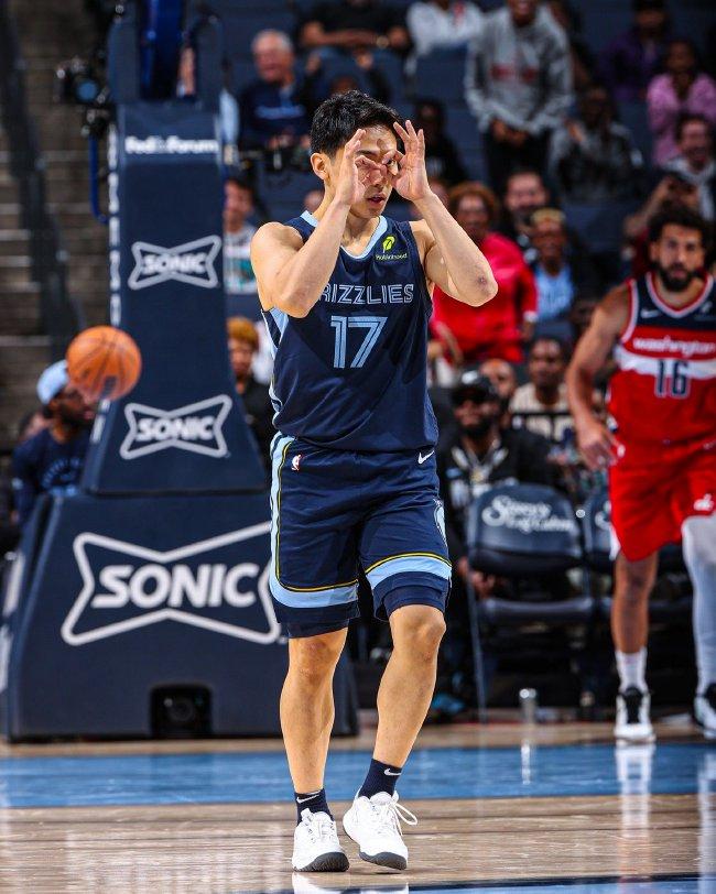 灰熊胜掘金,约瓦尔全场28分13篮板 灰熊胜掘金,约瓦尔全场28分13篮板