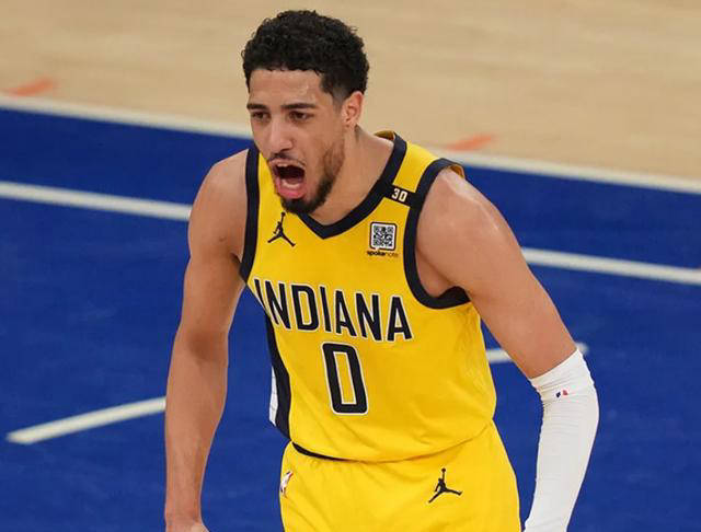 步行者队新秀崭露头角,主教练现场受访 步行者队新秀崭露头角,主教练现场受访