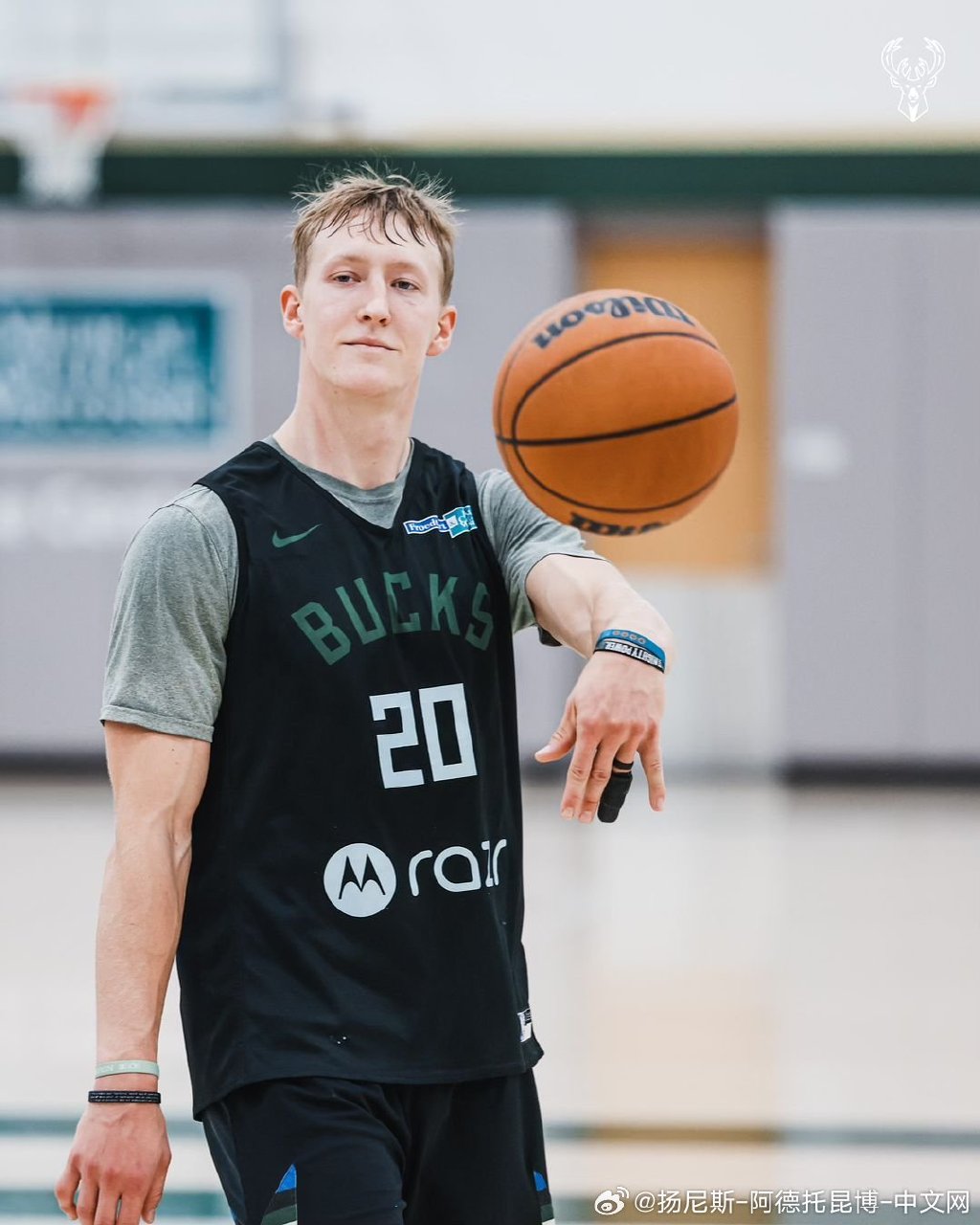 雄鹿前锋米德尔顿完美命中率刷新个人记录 雄鹿前锋米德尔顿完美命中率刷新个人记录