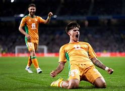 亚眼主场击败隆斯,实力尽显 亚眼主场击败隆斯,实力尽显