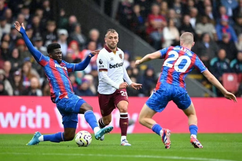 曼城客场逆转克里斯塔尔宫,继续走强势 曼城客场逆转克里斯塔尔宫,继续走强势