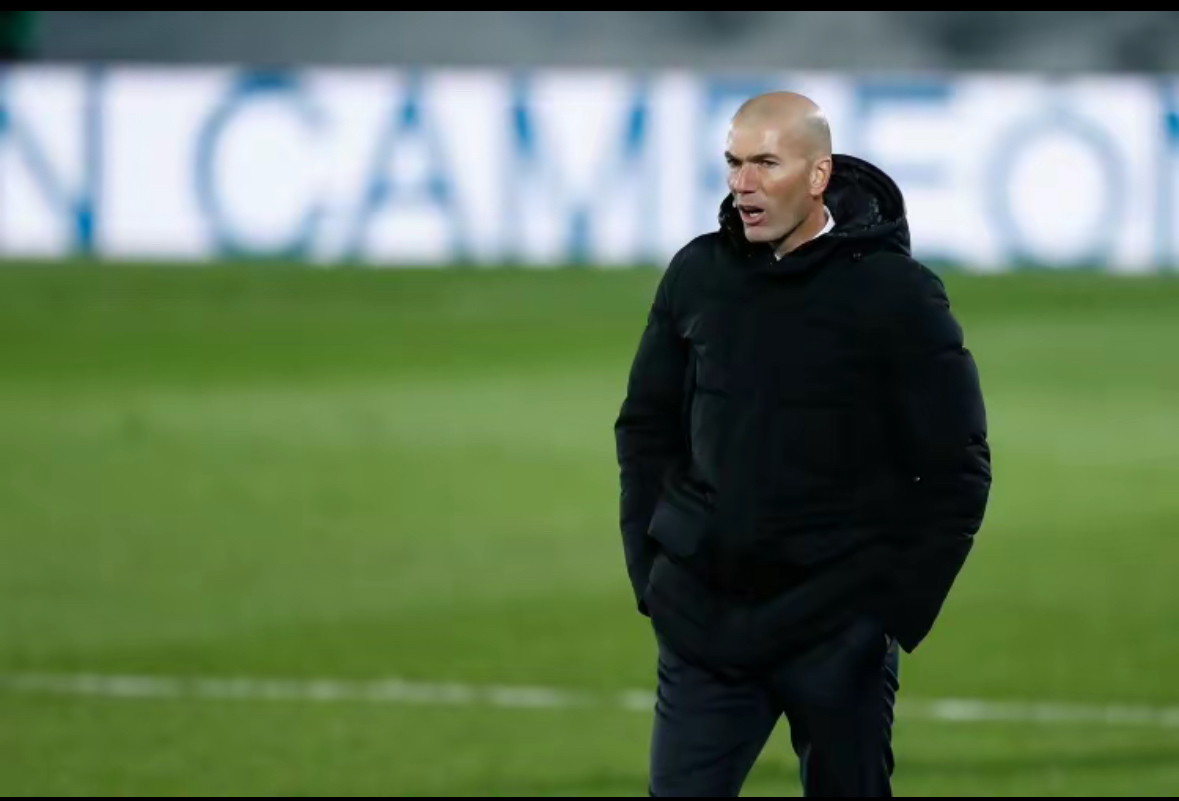 皇马遭遇连败,主帅齐达内面临巨大压力 皇马遭遇连败,主帅齐达内面临巨大压力