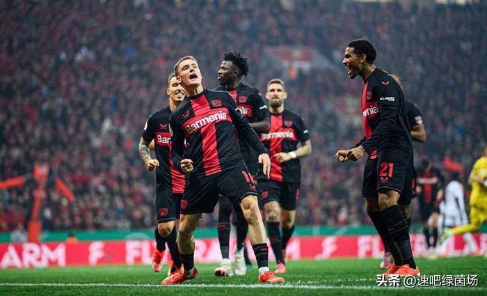 AC米兰客场战胜那不勒斯,保持不败 AC米兰客场战胜那不勒斯,保持不败