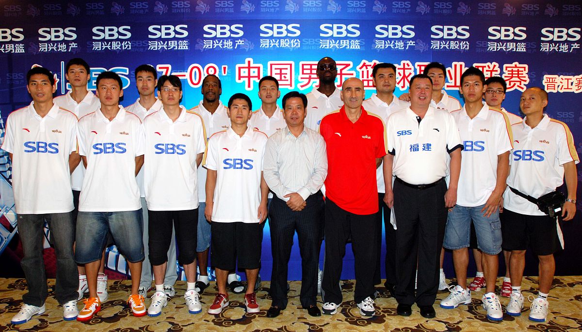 球员合练状态火爆,球队士气高昂备战 球员合练状态火爆,球队士气高昂备战