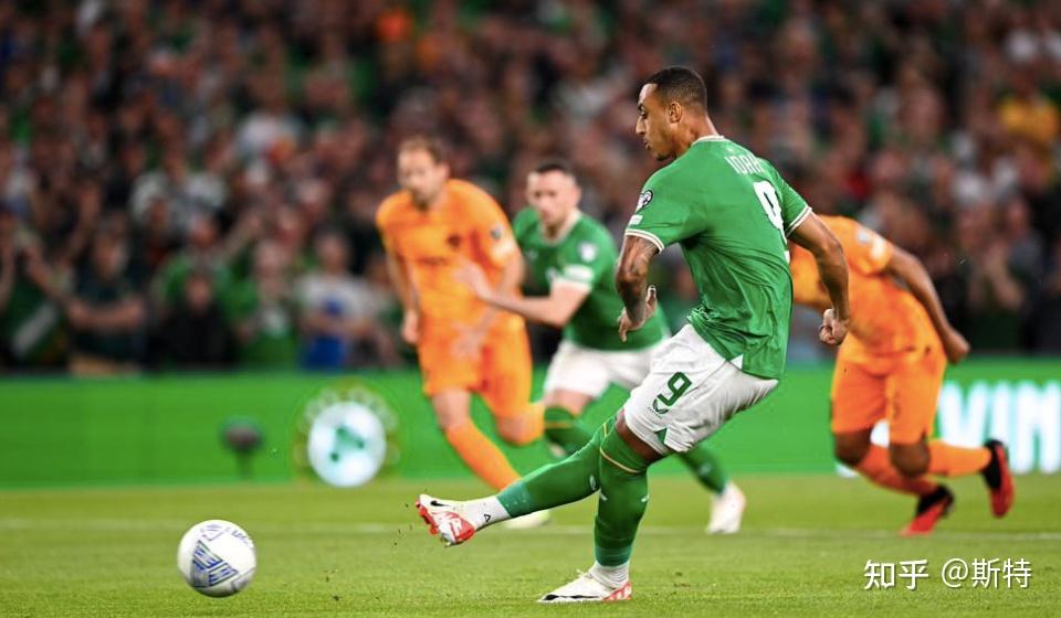荷兰队大胜爱尔兰,锁定欧预赛资格 荷兰队大胜爱尔兰,锁定欧预赛资格