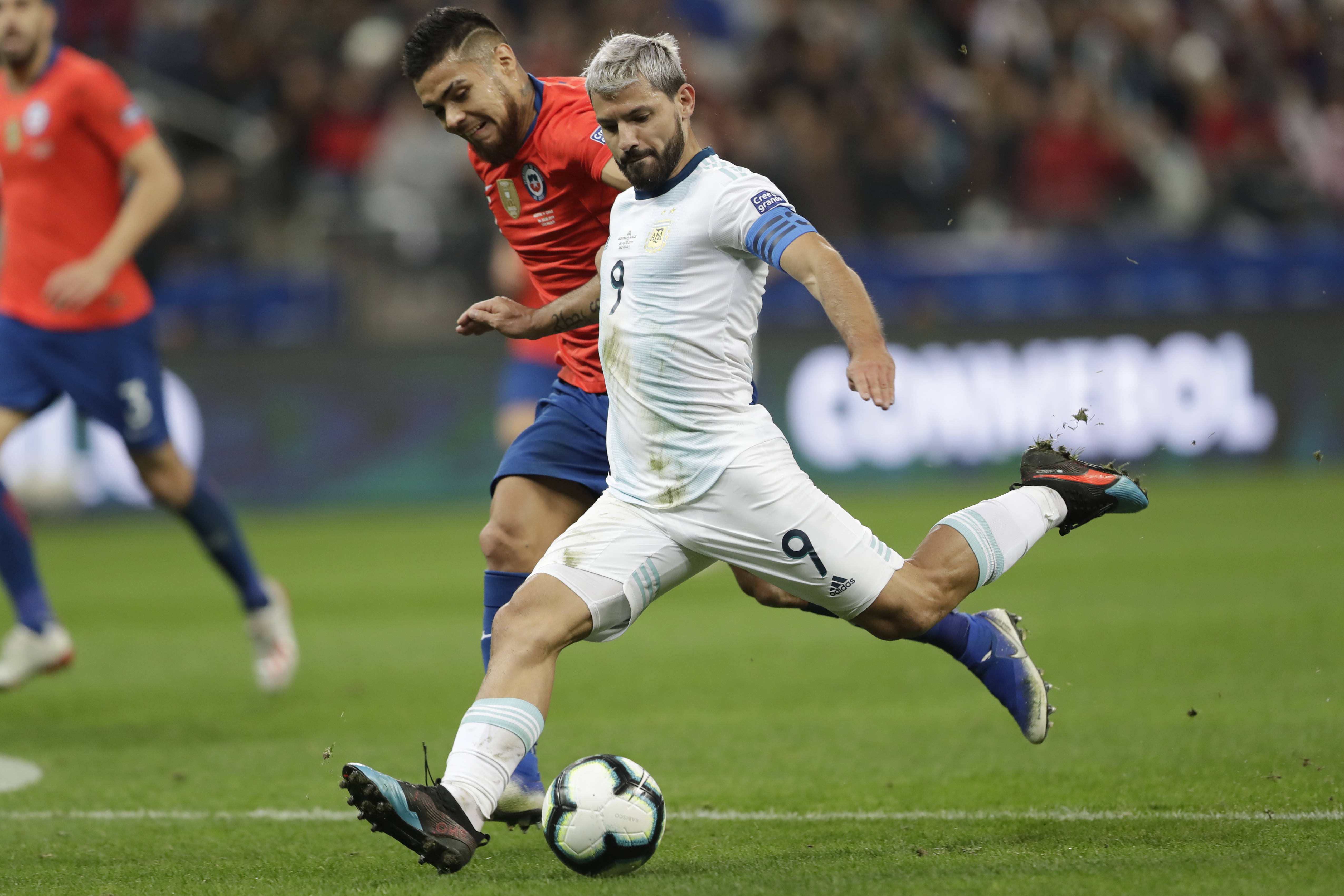 哥伦比亚队在美洲杯比赛中与巴西队战平 哥伦比亚队在美洲杯比赛中与巴西队战平