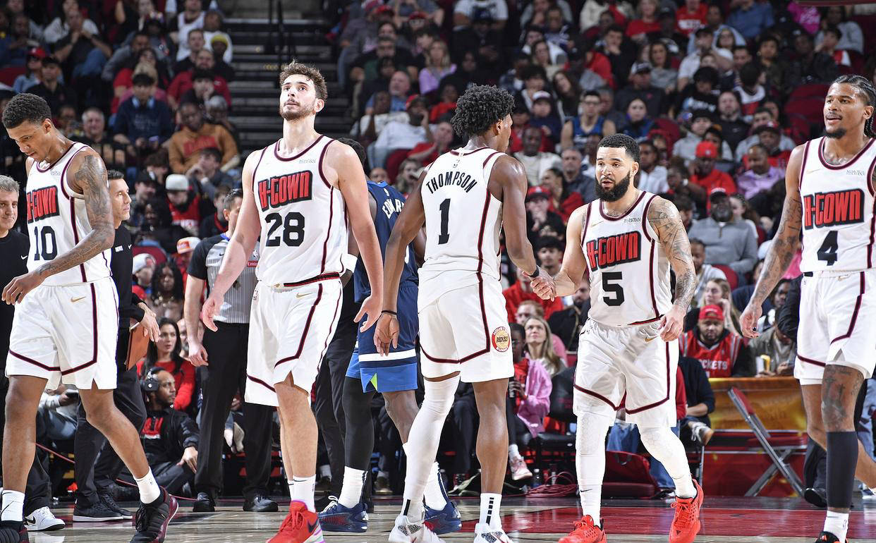 火箭队取得连胜,夺得榜首位置 火箭队取得连胜,夺得榜首位置