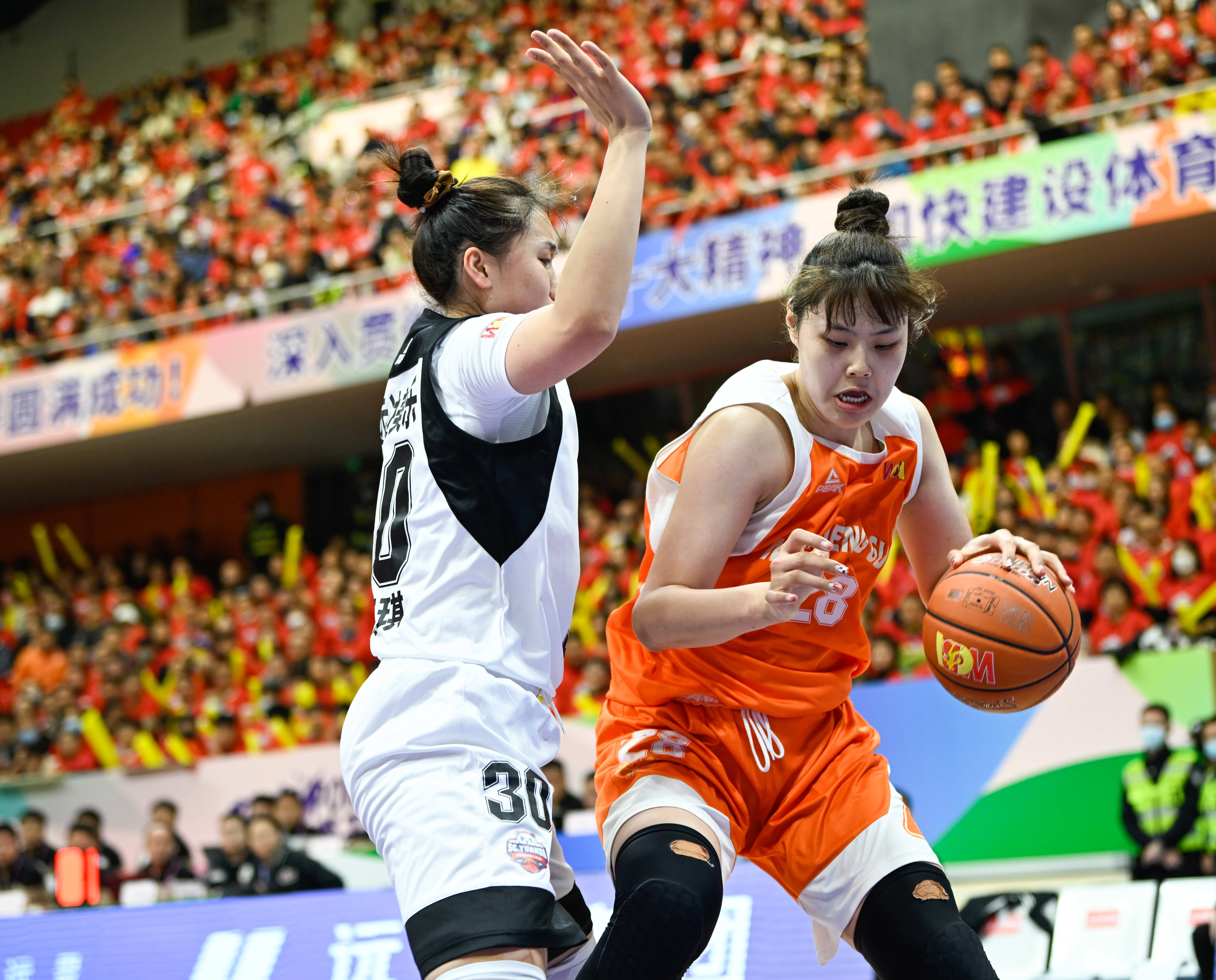 欧洲女篮联赛半决赛上演惊险一幕