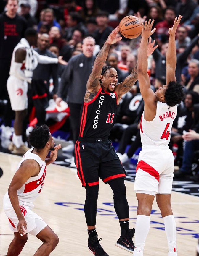 猛龙客场惜败黄蜂，德罗赞砍下28分