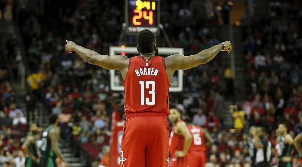 卡罗尔超准三分命中，帮助球队取胜