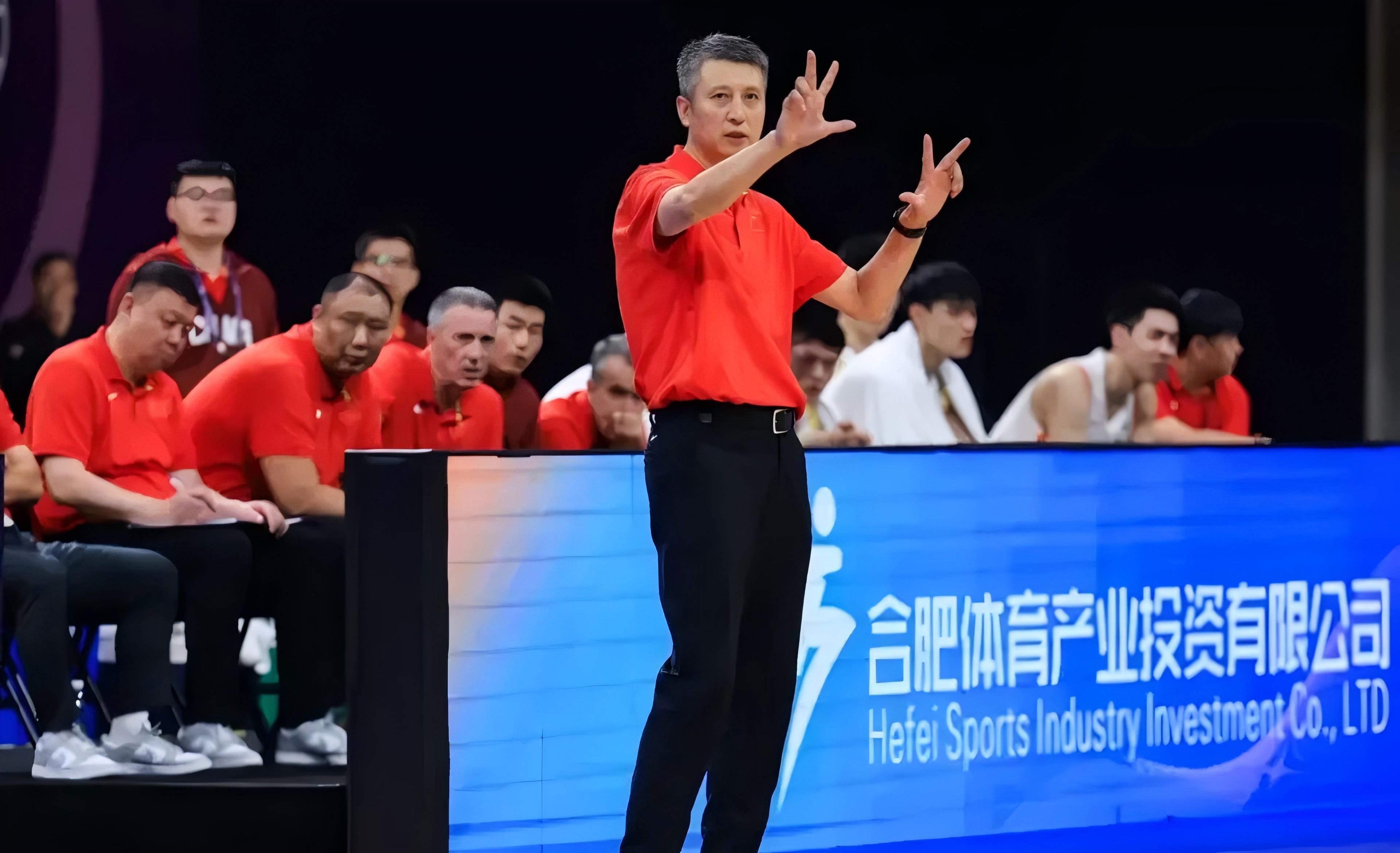 关键比赛中展现出冷静应对能力,赢得胜利 关键比赛中展现出冷静应对能力,赢得胜利