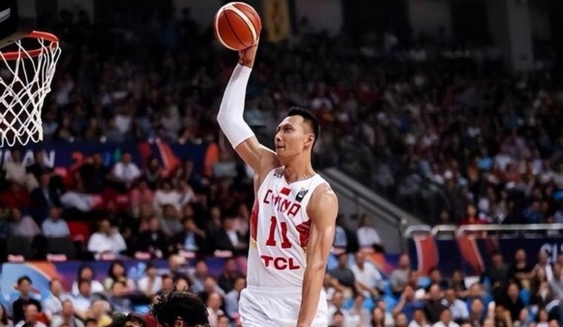 广州男篮队员状态神勇,新赛季前景一片光明 广州男篮队员状态神勇,新赛季前景一片光明