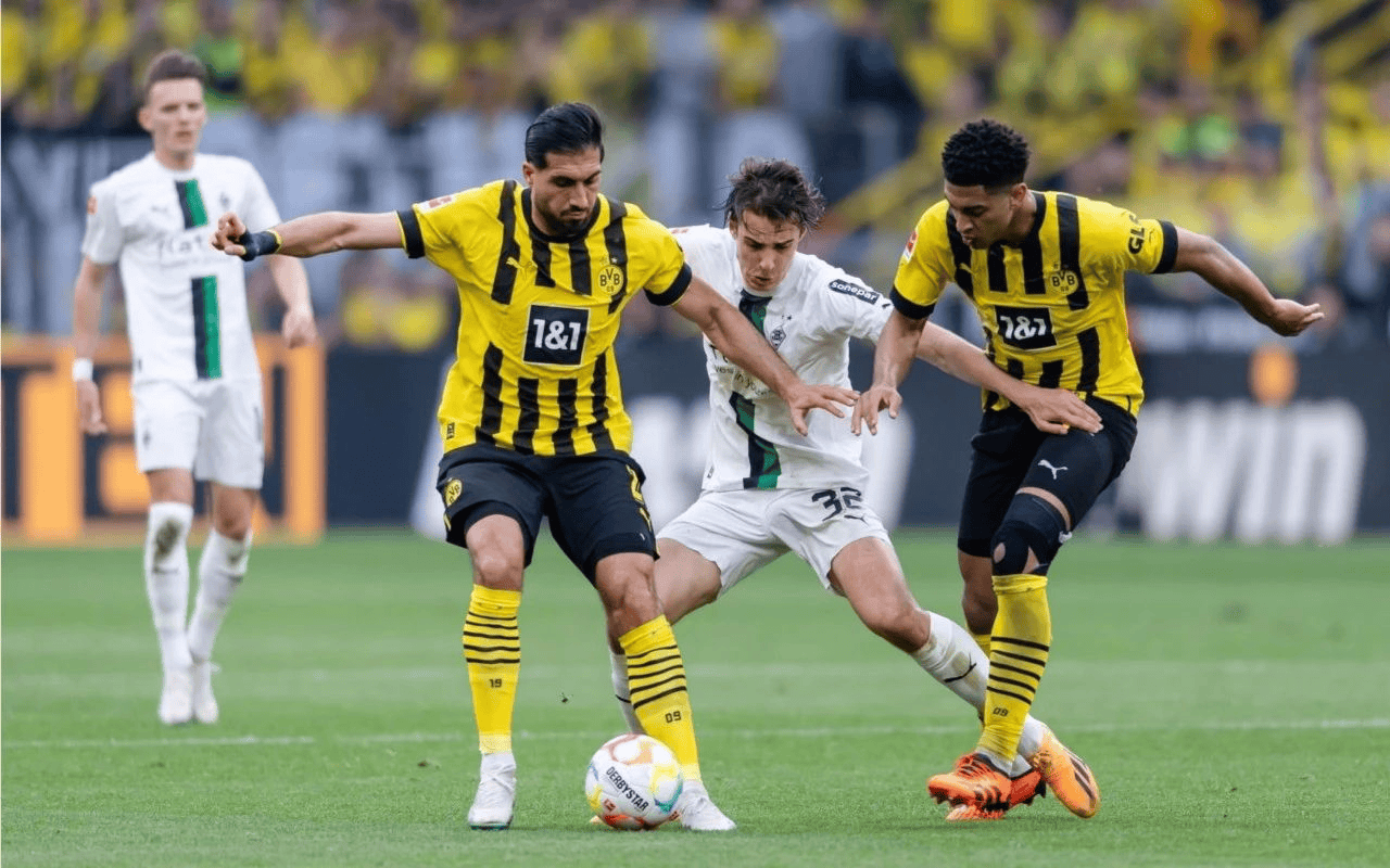 多特蒙德球迷共同努力,球队士气高昂! 多特蒙德球迷共同努力,球队士气高昂!