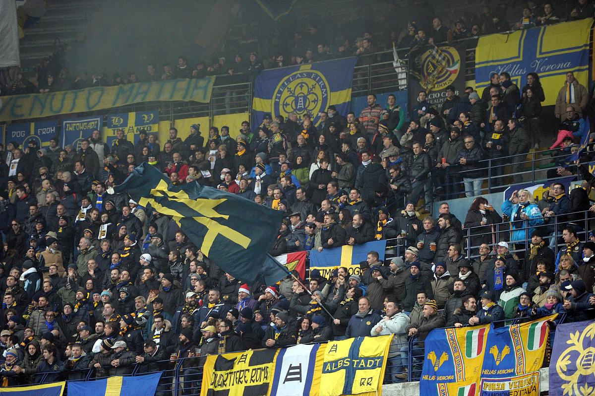 多特蒙德球迷共同努力,球队士气高昂! 多特蒙德球迷共同努力,球队士气高昂!