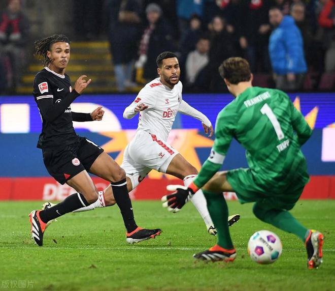 法兰克福逆转击败弗赖堡，取得联赛连胜
