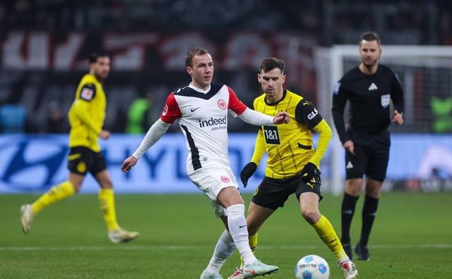 法兰克福逆转击败弗赖堡，取得联赛连胜