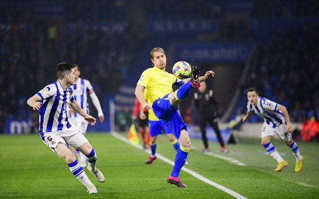 格拉纳达主场失利,保级形势严峻 格拉纳达主场失利,保级形势严峻