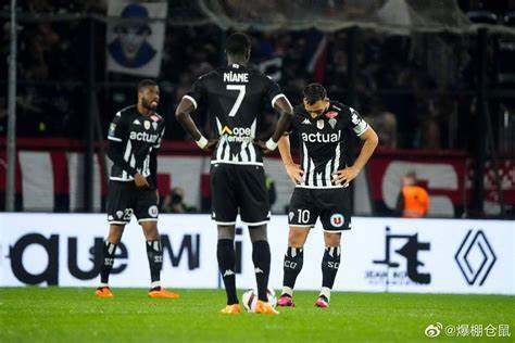 十八连胜！拜仁慕尼黑豪取胜利，稳坐榜首