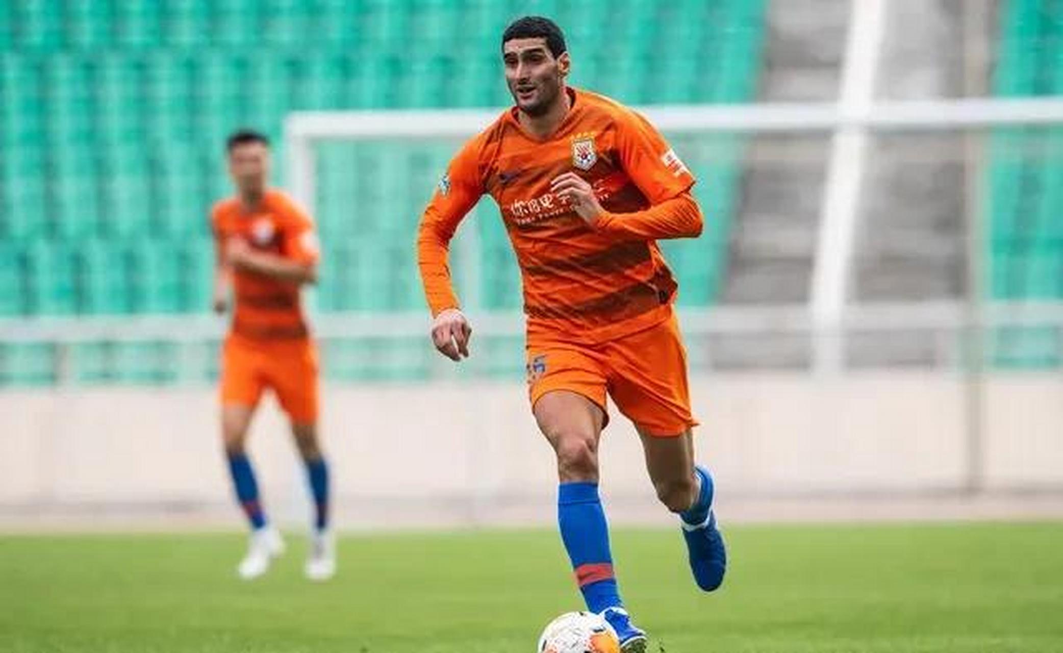 荷兰大将受伤退场，对外援的依赖凸显