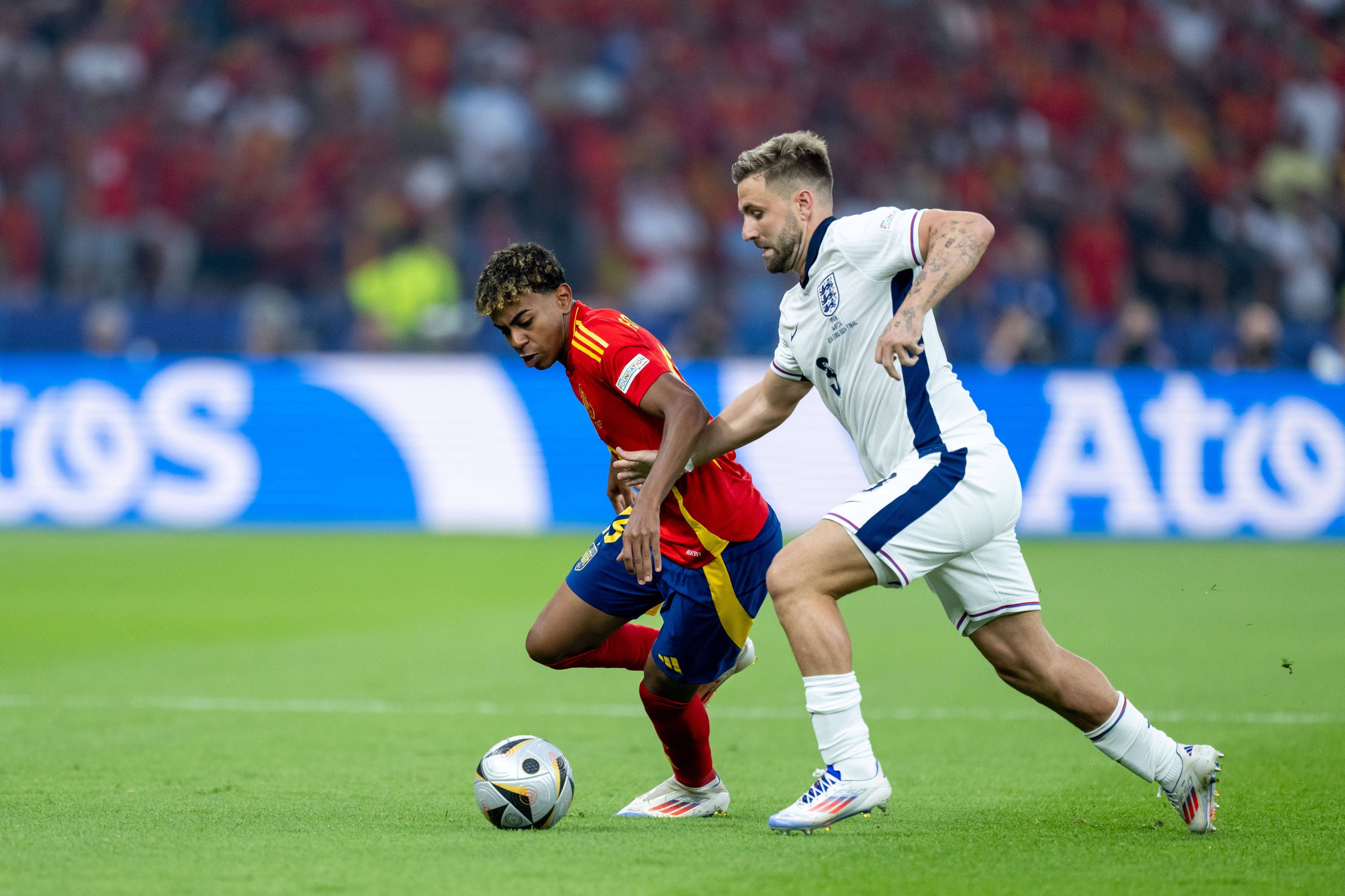 欧洲足球赛事紧张上演,哪位球员决胜关键? 欧洲足球赛事紧张上演,哪位球员决胜关键?