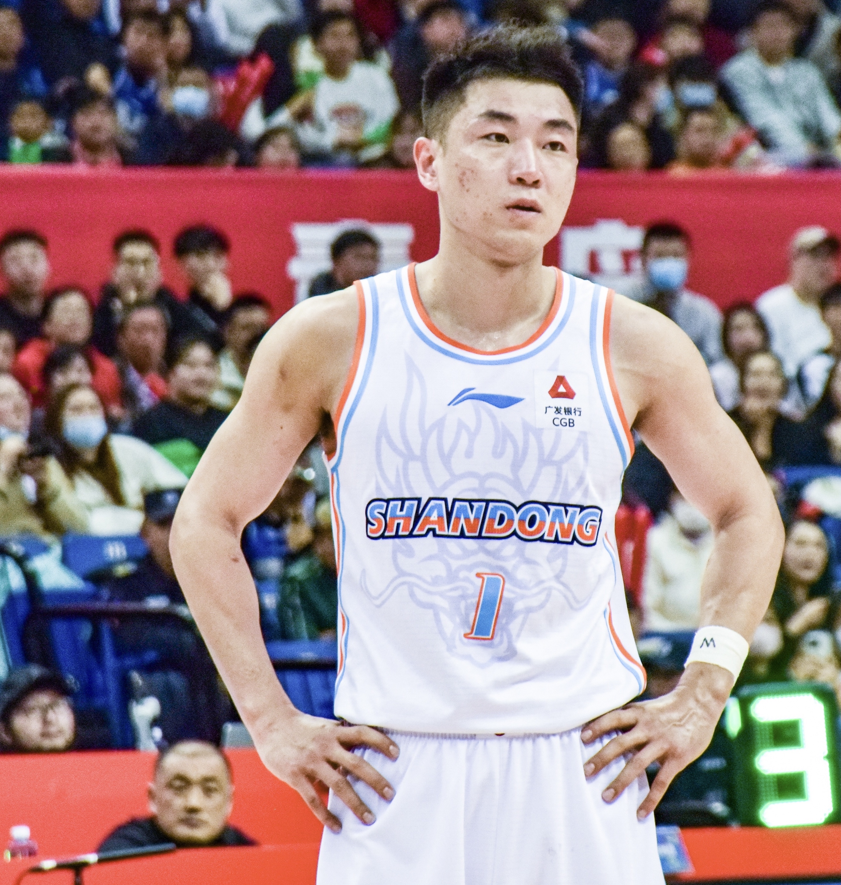 山东队惊险获胜,赛后球员表现受赞誉 山东队惊险获胜,赛后球员表现受赞誉