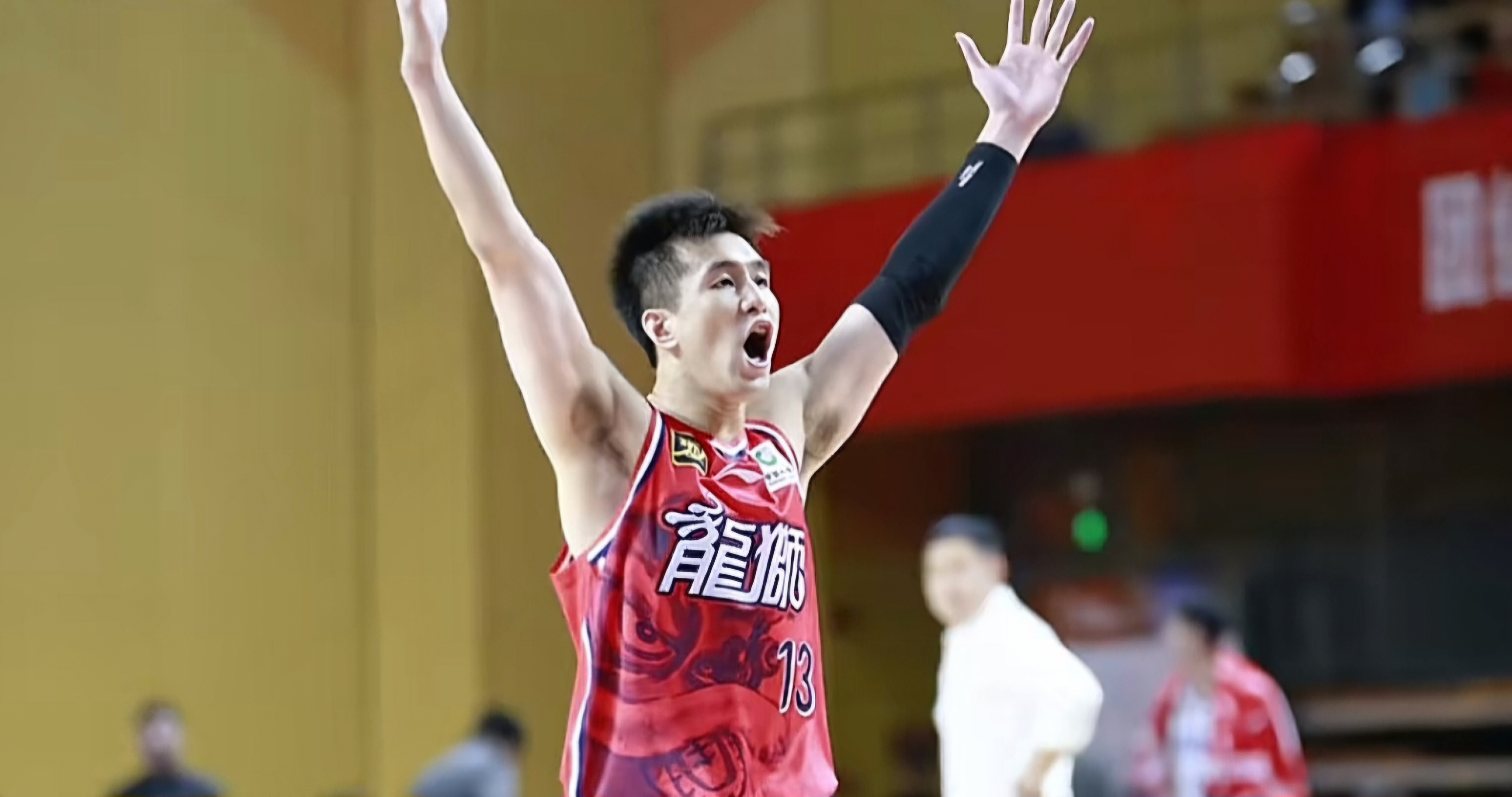 郭艾伦在最新比赛中展示出色表现 郭艾伦在最新比赛中展示出色表现