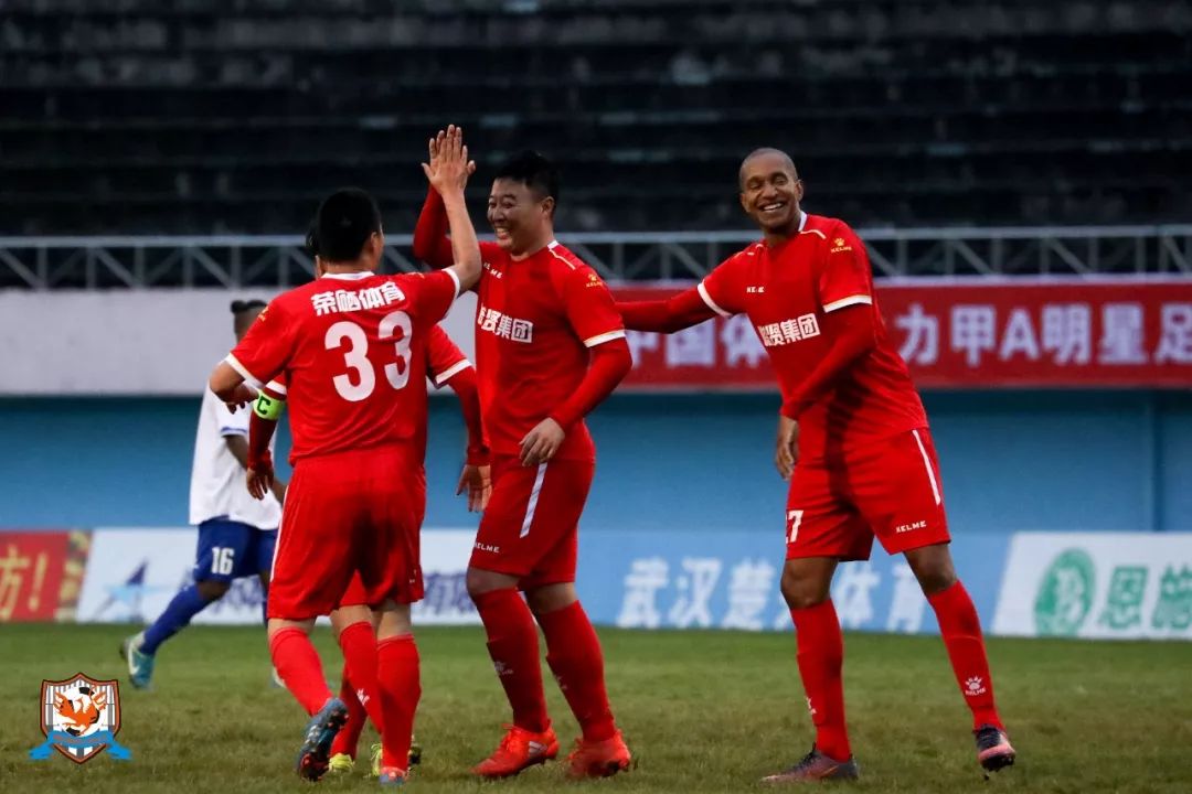 埃因霍温壮志凌云,向冠军发起冲击 埃因霍温壮志凌云,向冠军发起冲击