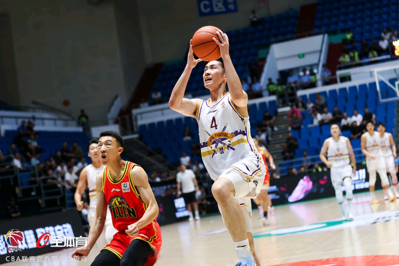 北京男篮取得重要胜利,继续向前进发 北京男篮取得重要胜利,继续向前进发