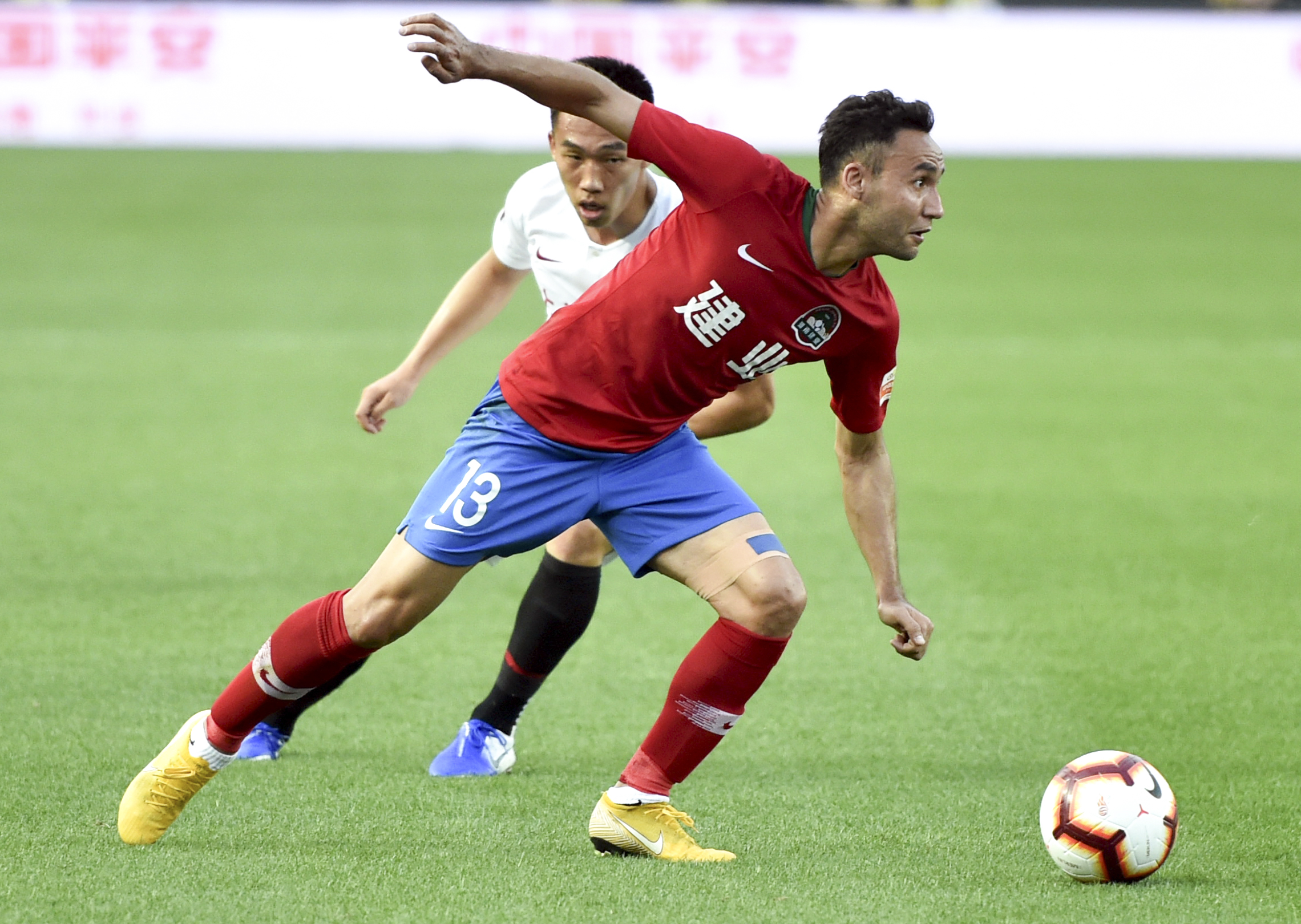 上海上港雄心勃勃，迎战河南建业！