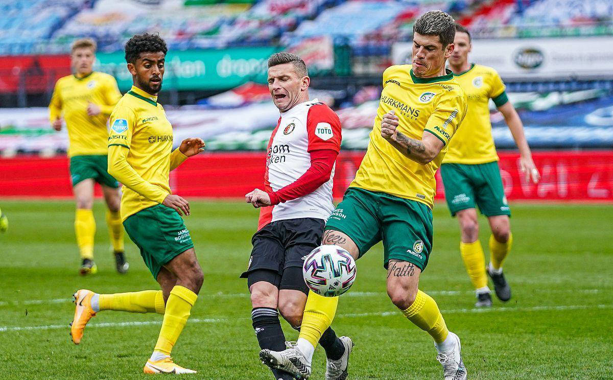 沙尔克04队实现连胜,成为焦点 沙尔克04队实现连胜,成为焦点