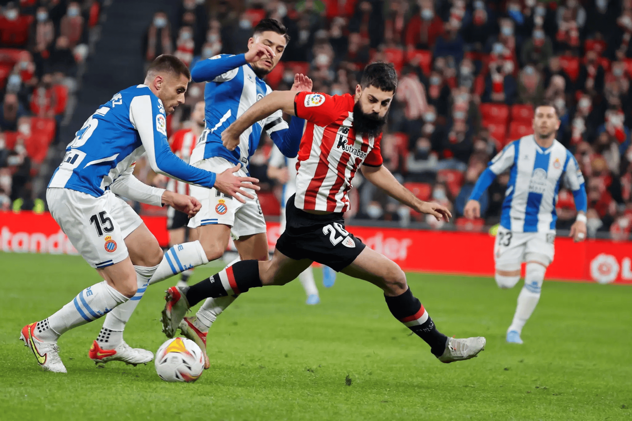 切尔西与毕尔巴鄂竞技激战，双方终战平