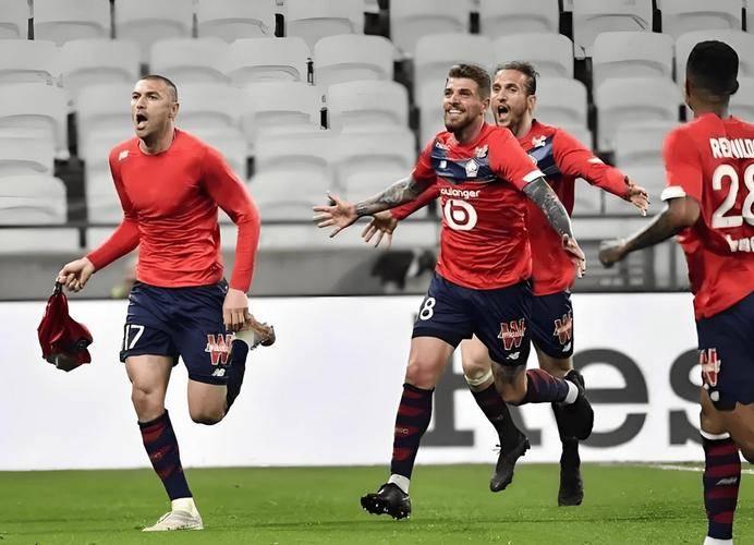 圣埃蒂安球队赢得惊险比赛,志在胜利 圣埃蒂安球队赢得惊险比赛,志在胜利