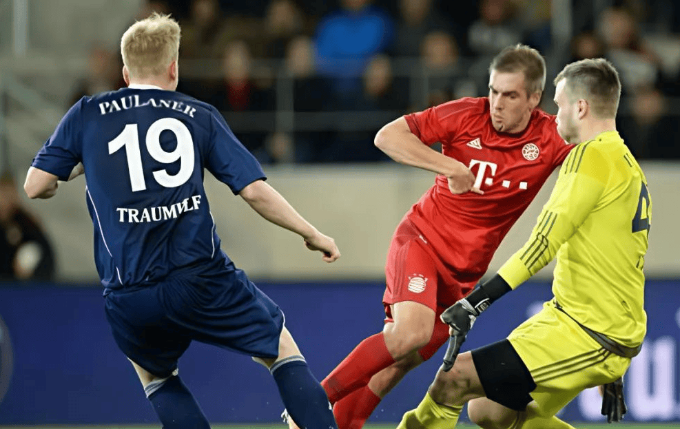 柏林赫塔客场逼平对手，争夺平局