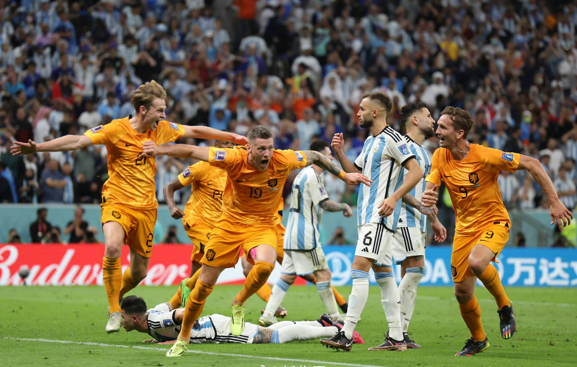 梅西带领巴塞罗那挑战曼联的主场优势