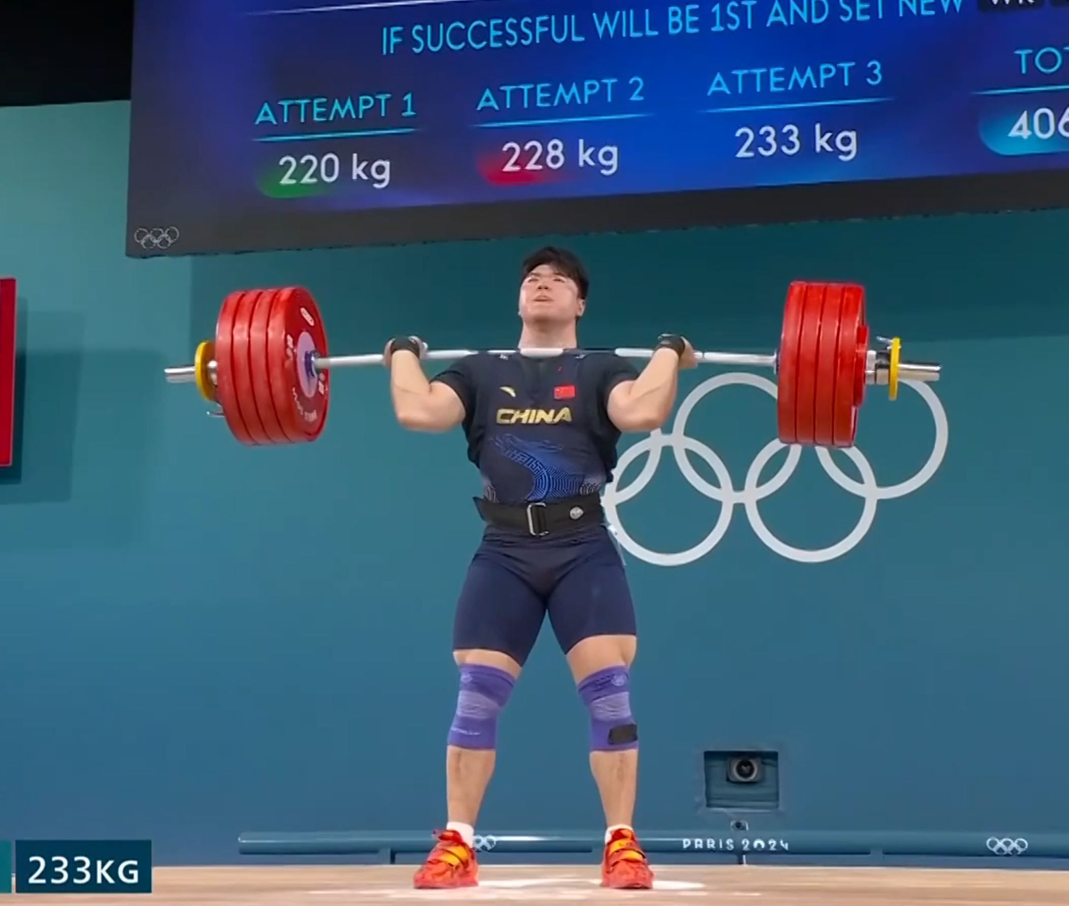 举重选手在竞争中呈现出强劲实力 举重选手在竞争中呈现出强劲实力